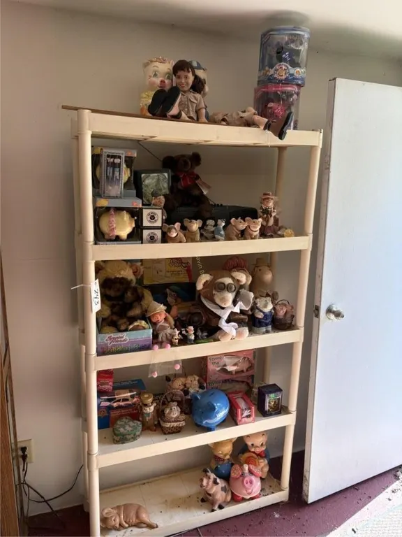 Plastic Shelf w/Pigs & other figures