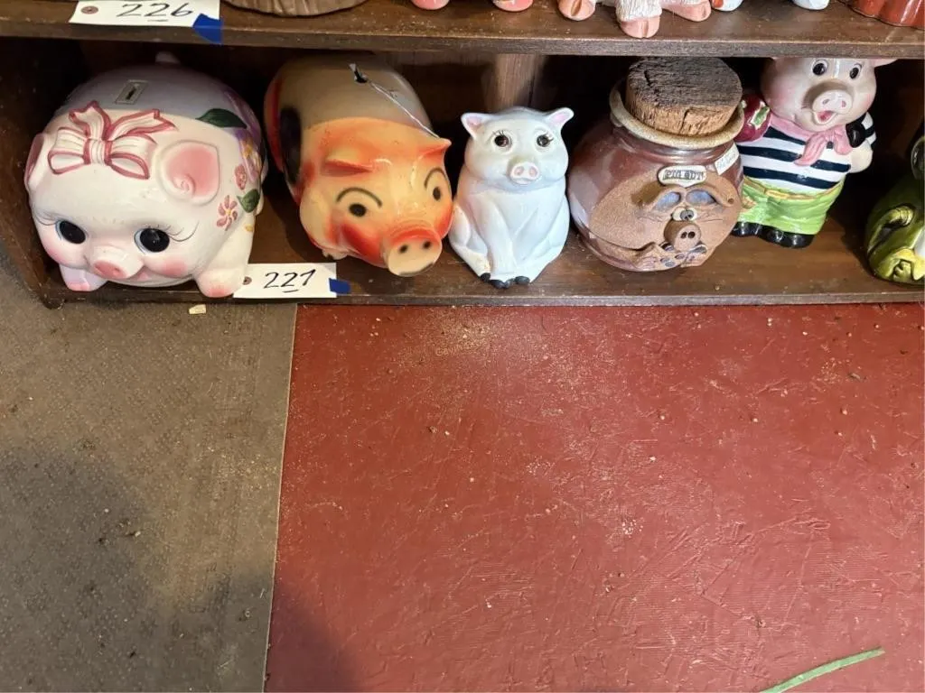 Cookie Jars & Piggy Banks