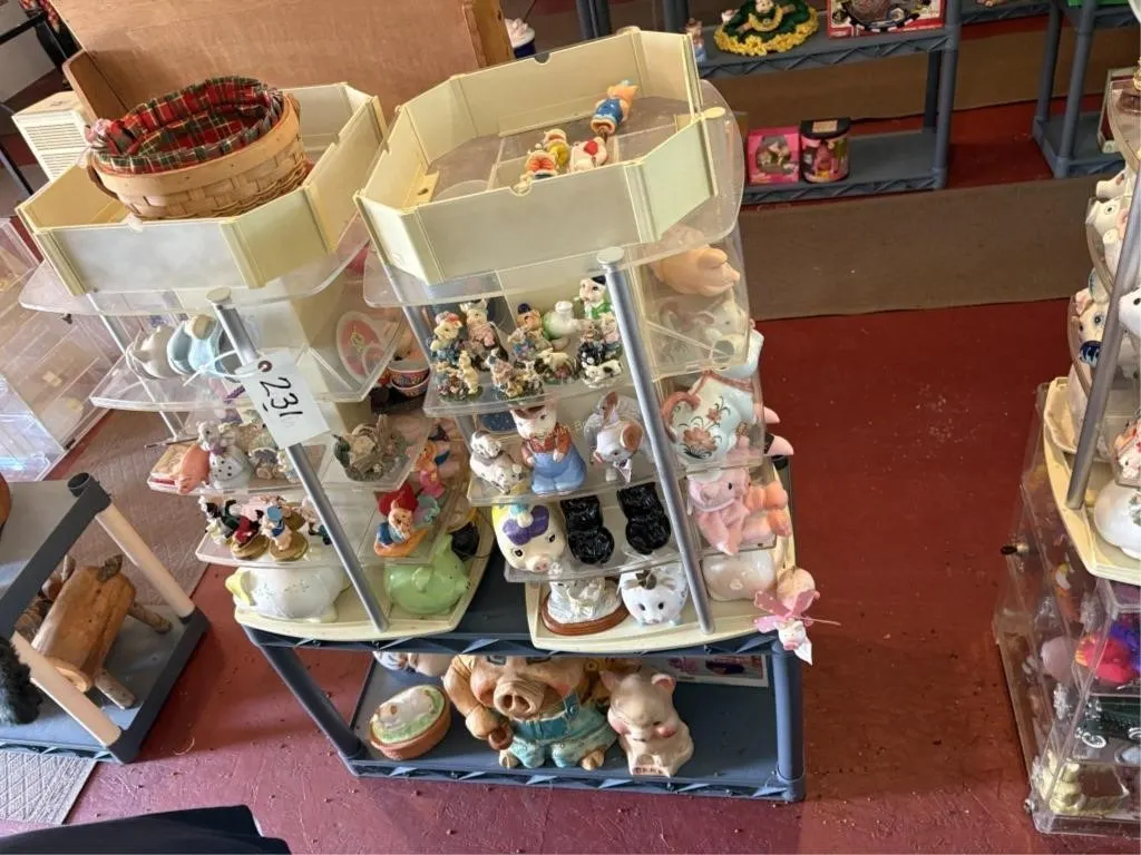 Misc Pig D�cor & Display Shelf