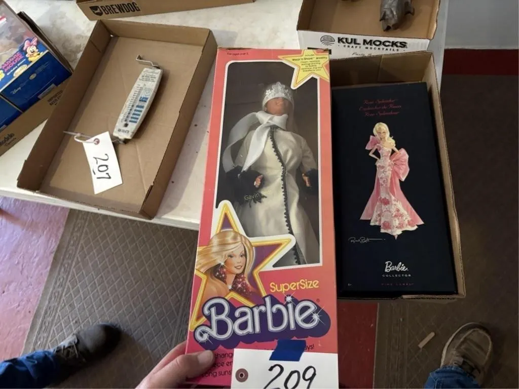 (2) Barbies