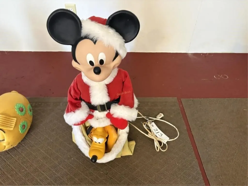 Mickey Mouse Xmas Figure