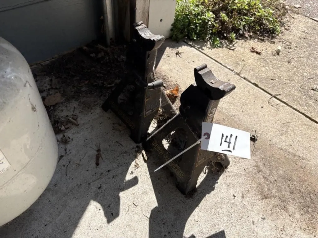 (2) Jack Stands