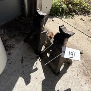 (2) Jack Stands