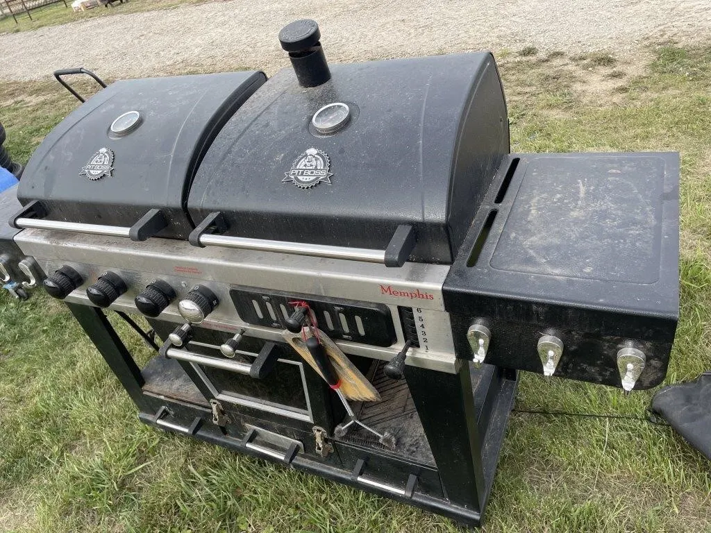 Pit Boss Memphis Ultimate Bar-B-Q W/ Cover