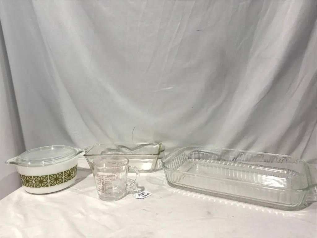 Pyrex dishes and measuring cup