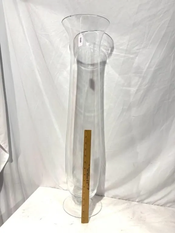 1 tall vase (chipped)