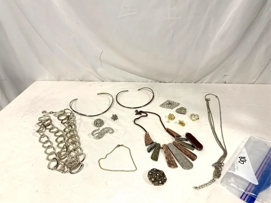 Vintage and modern jewelry, necklaces, pendants,