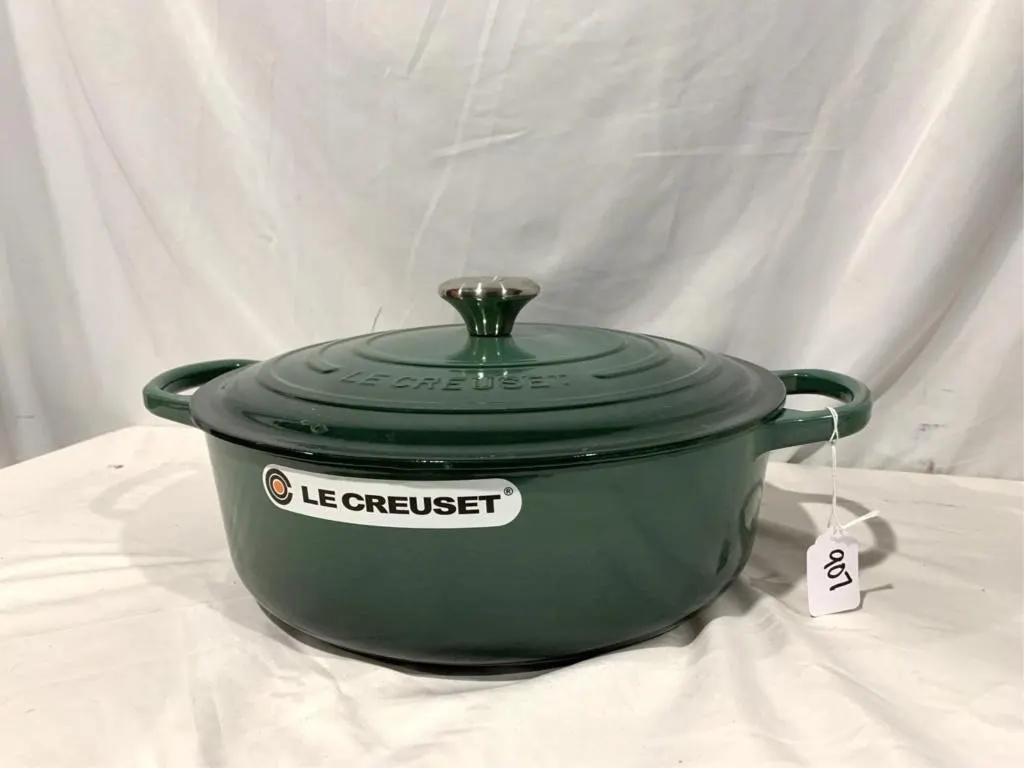 Le Creuset dutch oven - pan cracked, see photo