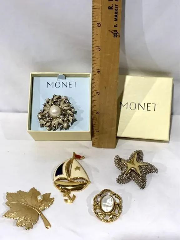 Vintage costume jewelry (Brooches)