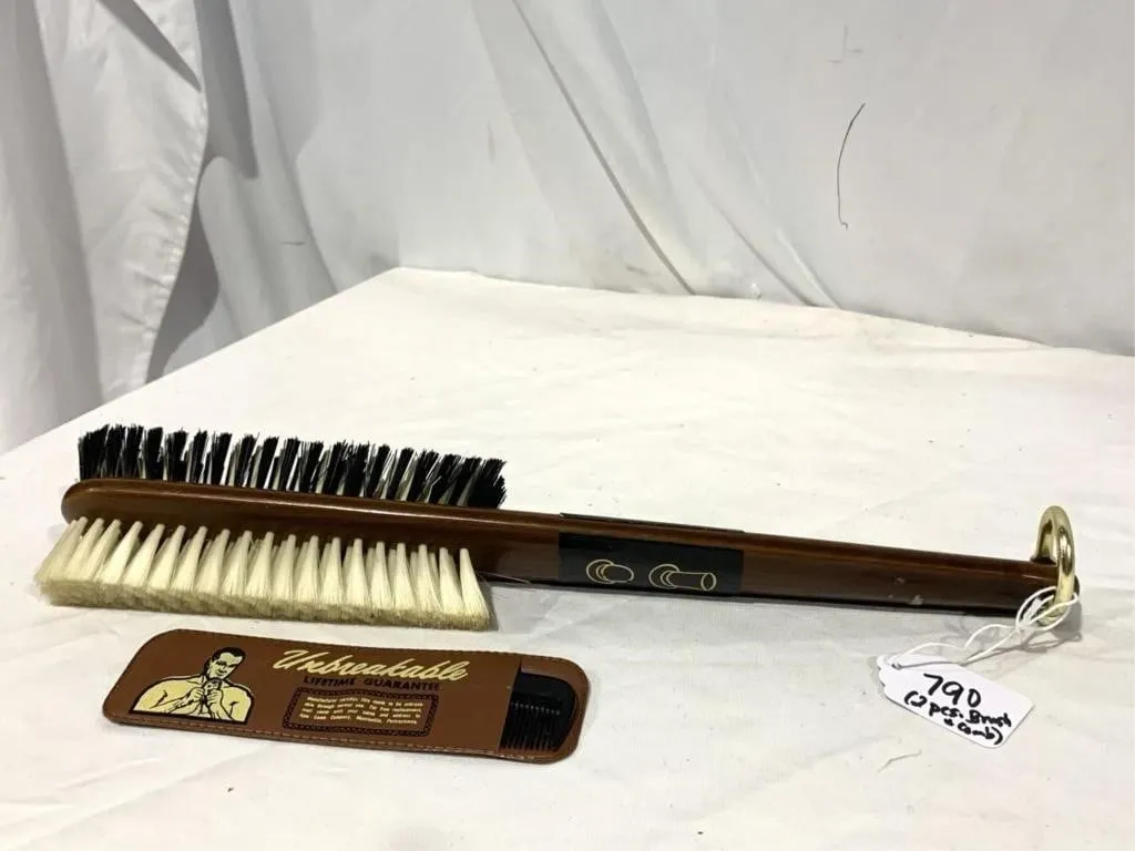 Hat & suit brush with comb