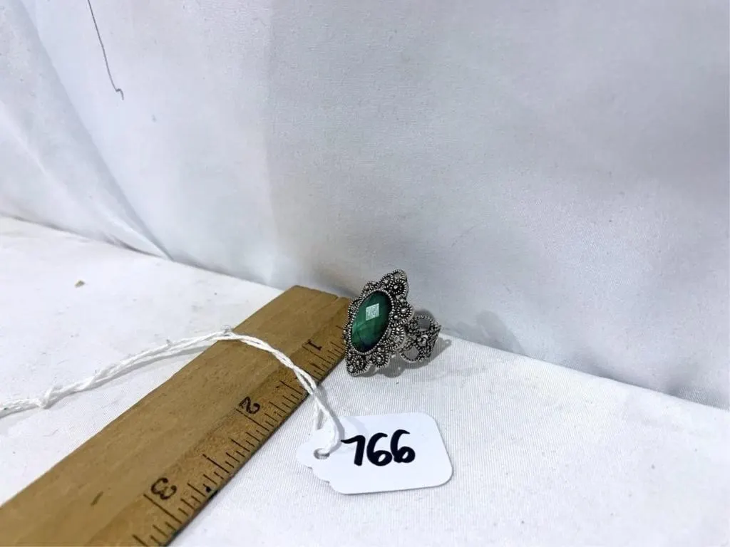 Vintage costume jewelry - ring (green)