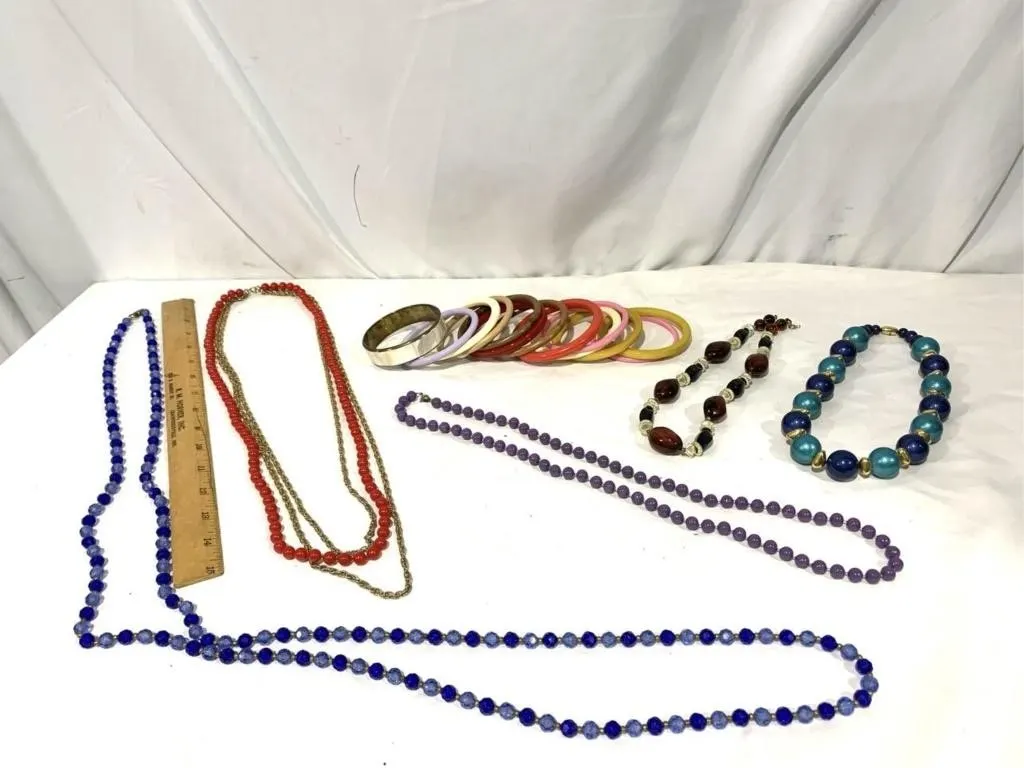 Vintage Costume jewelry (bead necklaces and