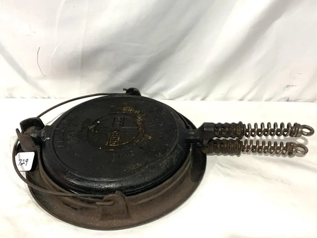 Griswold Cast Iron Waffle Maker, American #9