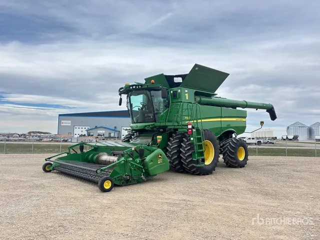 2012 John Deere S690 Combine Harvester