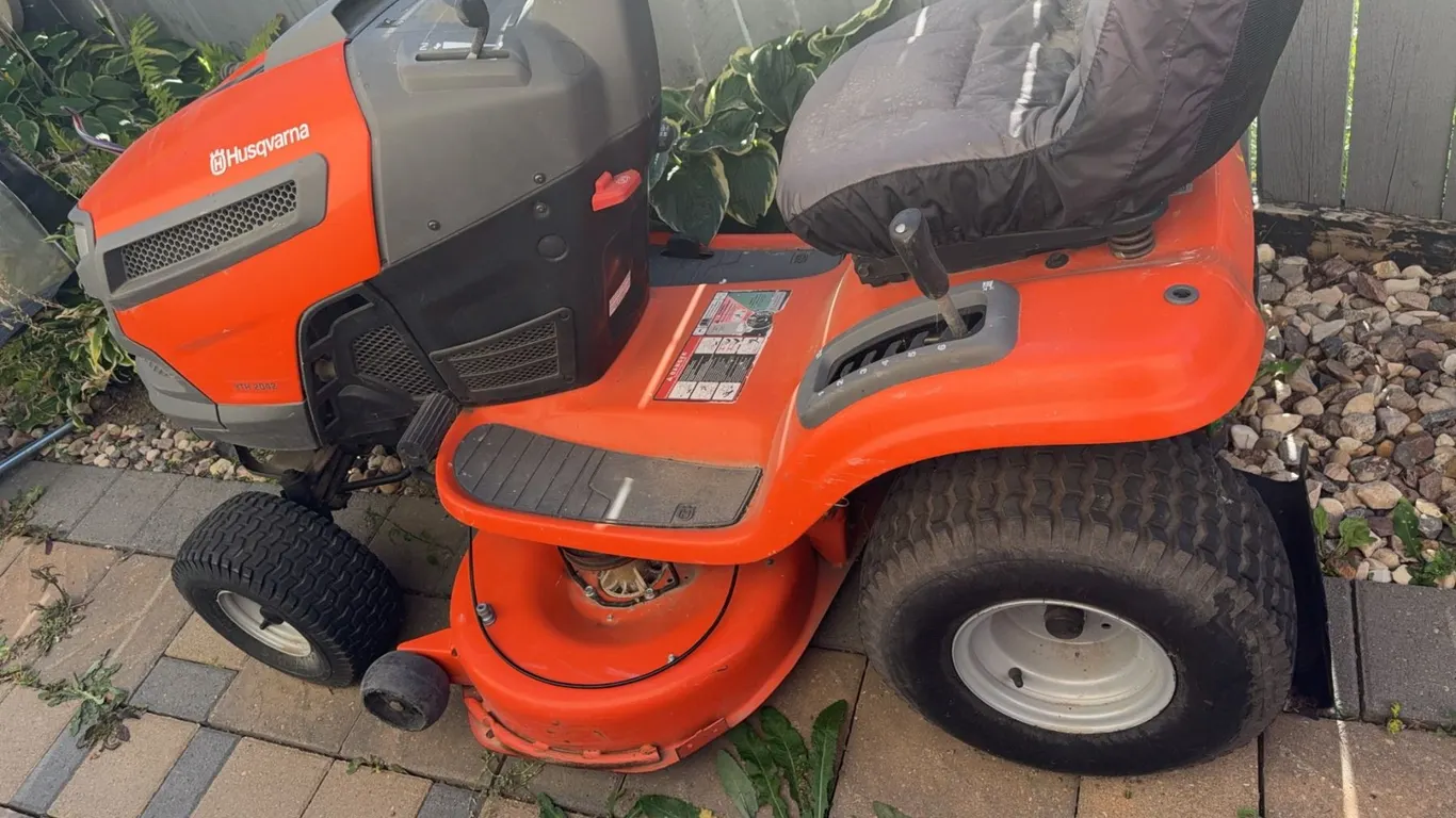 Husqvarna YTH2042 Riding Lawn Mower