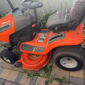 Husqvarna YTH2042 Riding Lawn Mower
