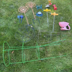Garden Decor, Watering Stakes, Feeders, Sprinklers