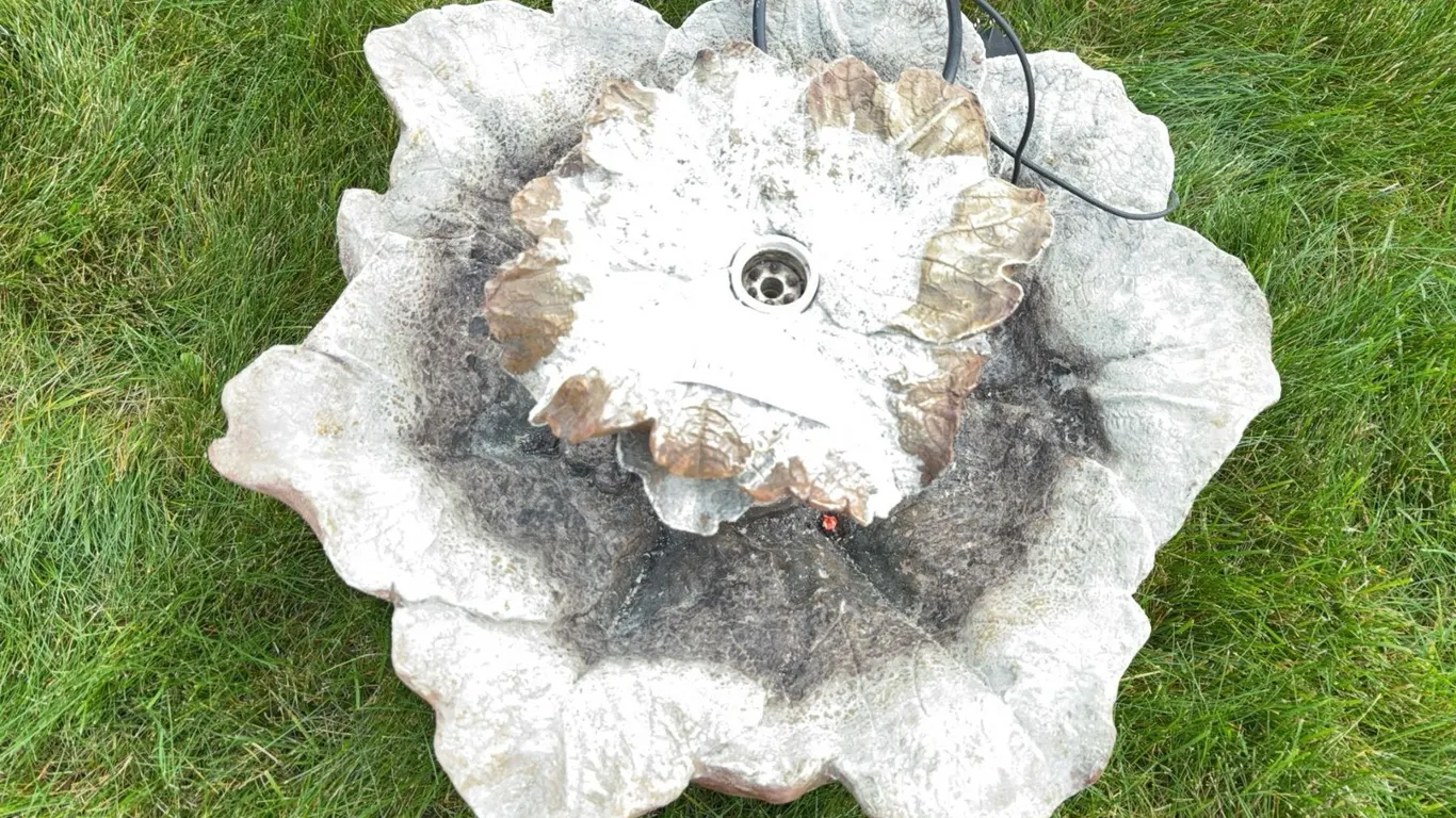 Concrete Leaf-Form Outdoor Garden Fountain