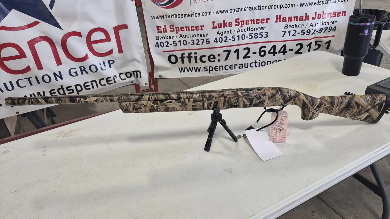 Browning Maxus 12ga 2 3/4, 3" Invector Plus - 26- camo - like new