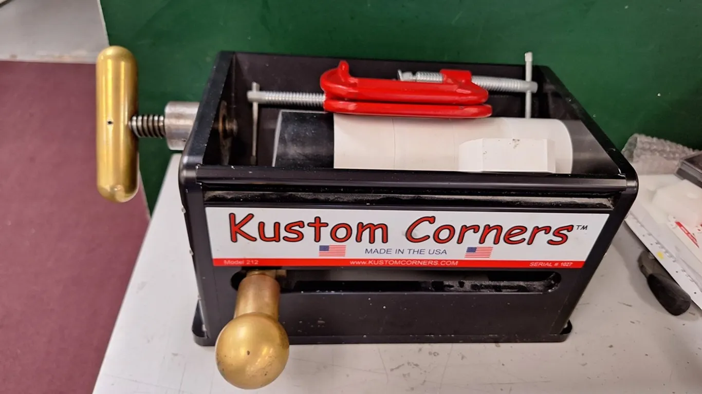 Kustom Corners 212 Round Corner Punch