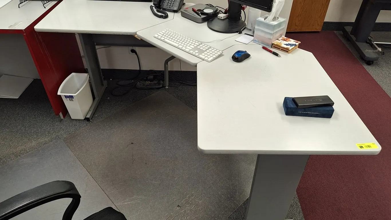 Wood/Metal Corner Desk, 5'x5'x29"