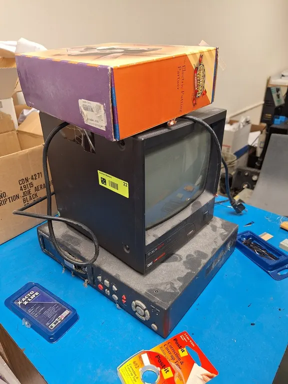 CCTV with Putting Machine