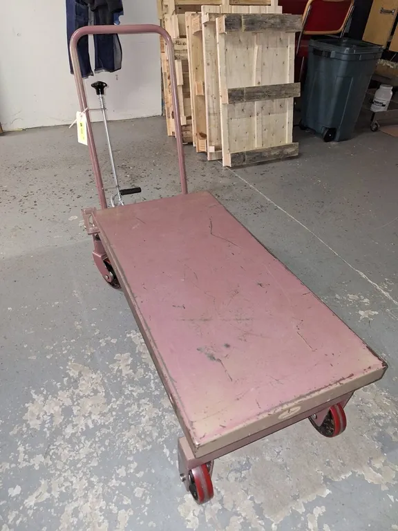 Northern Tools 1650 lb. Hydraulic Cart, 39"x20"