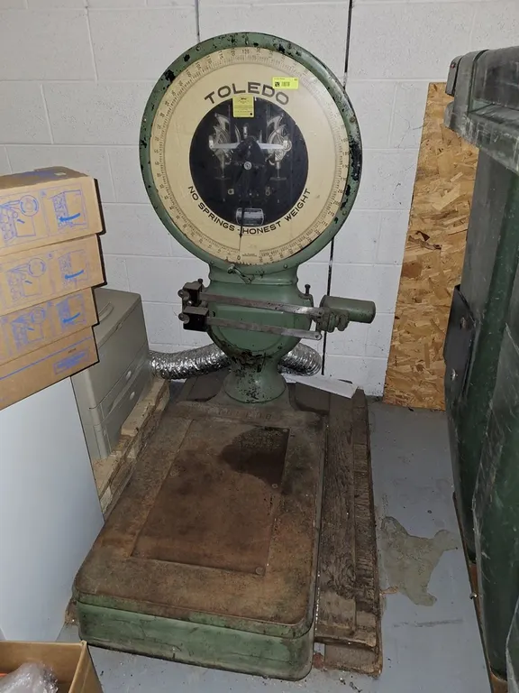 Vintage Toledo 250 lb. Scale