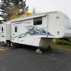 2006 Montana 29' 5th Wheel Travel Trailer