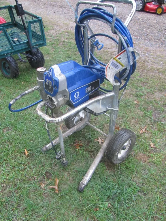 Graco 210 ES Paint Sprayer Machine w/Hose