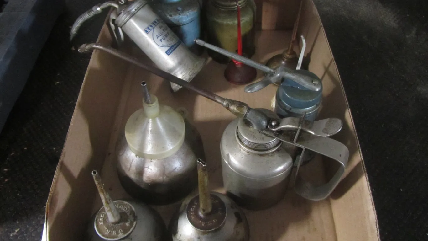 (11) Assorted Oil Cans