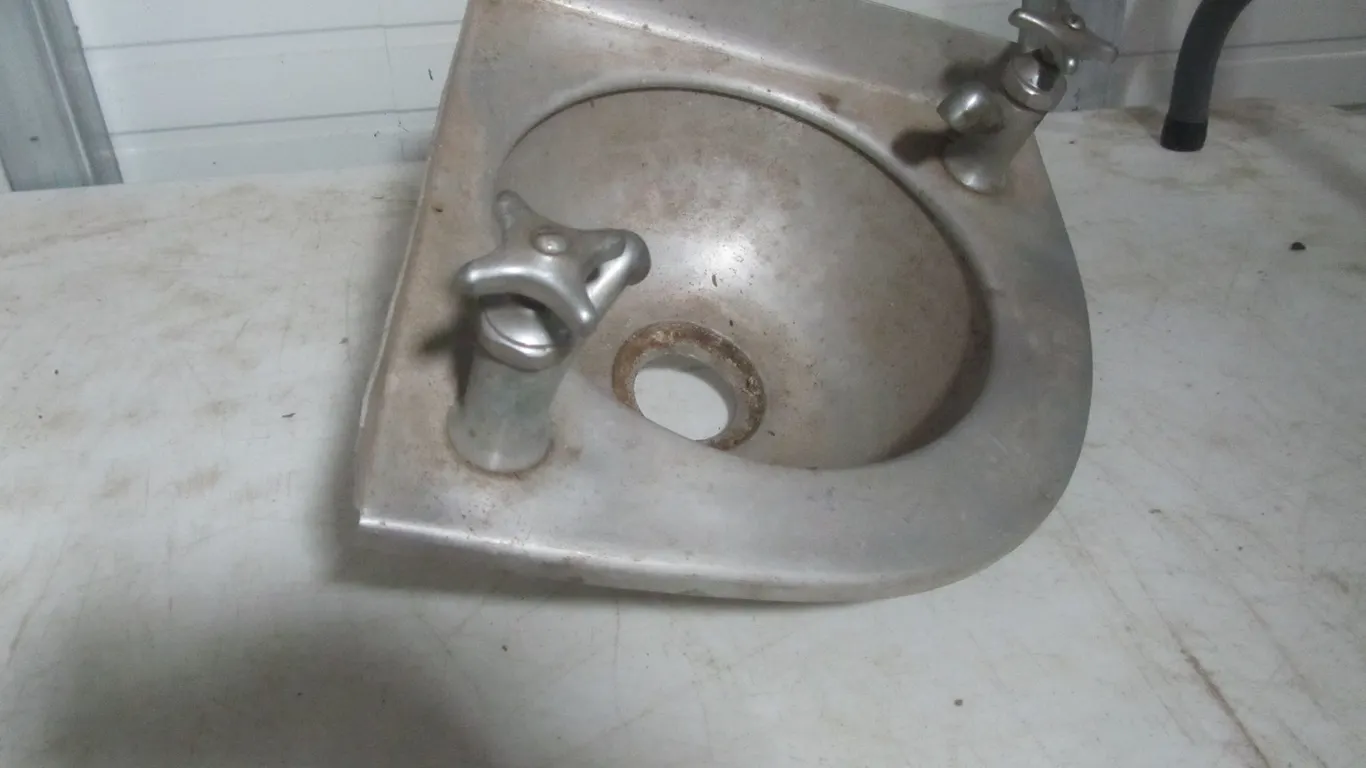 Stainless Steel Corner Sink w/Faucets