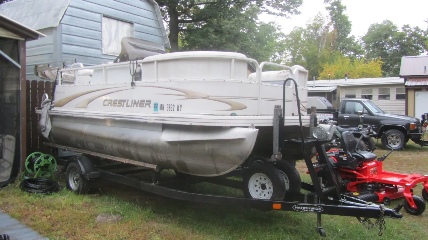 2005 Crestliner 1685 Sport Classic 16' Pontoon w/Trailer