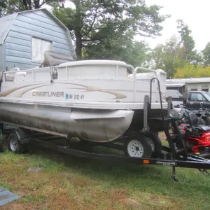 2005 Crestliner 1685 Sport Classic 16' Pontoon w/Trailer