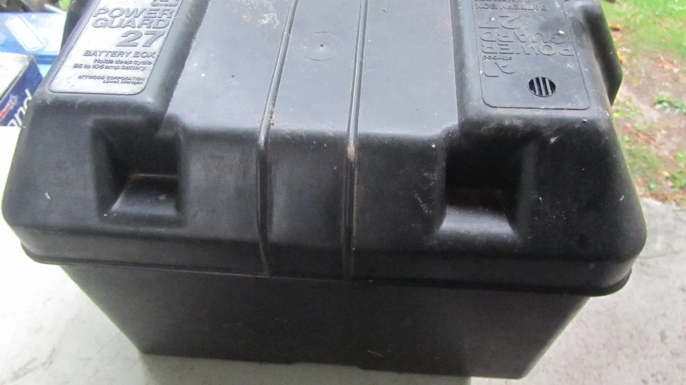 Attwood Power Guard 27 Battery Box