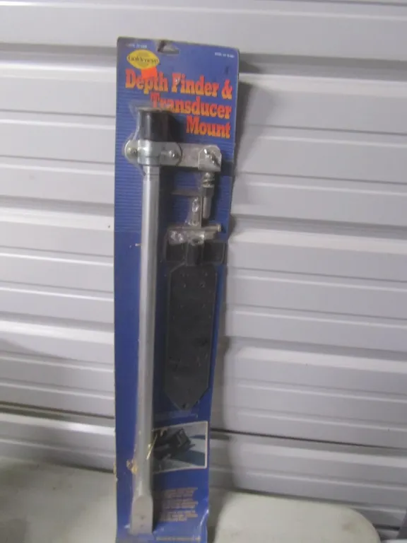 Goldeneye Depth Finder & Transducer Mount