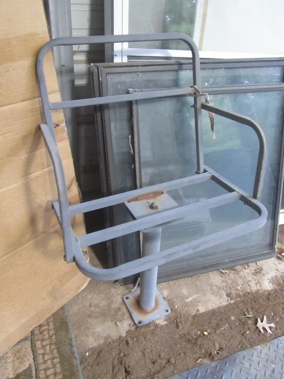 Oscillating Portable Deer Stand Seat