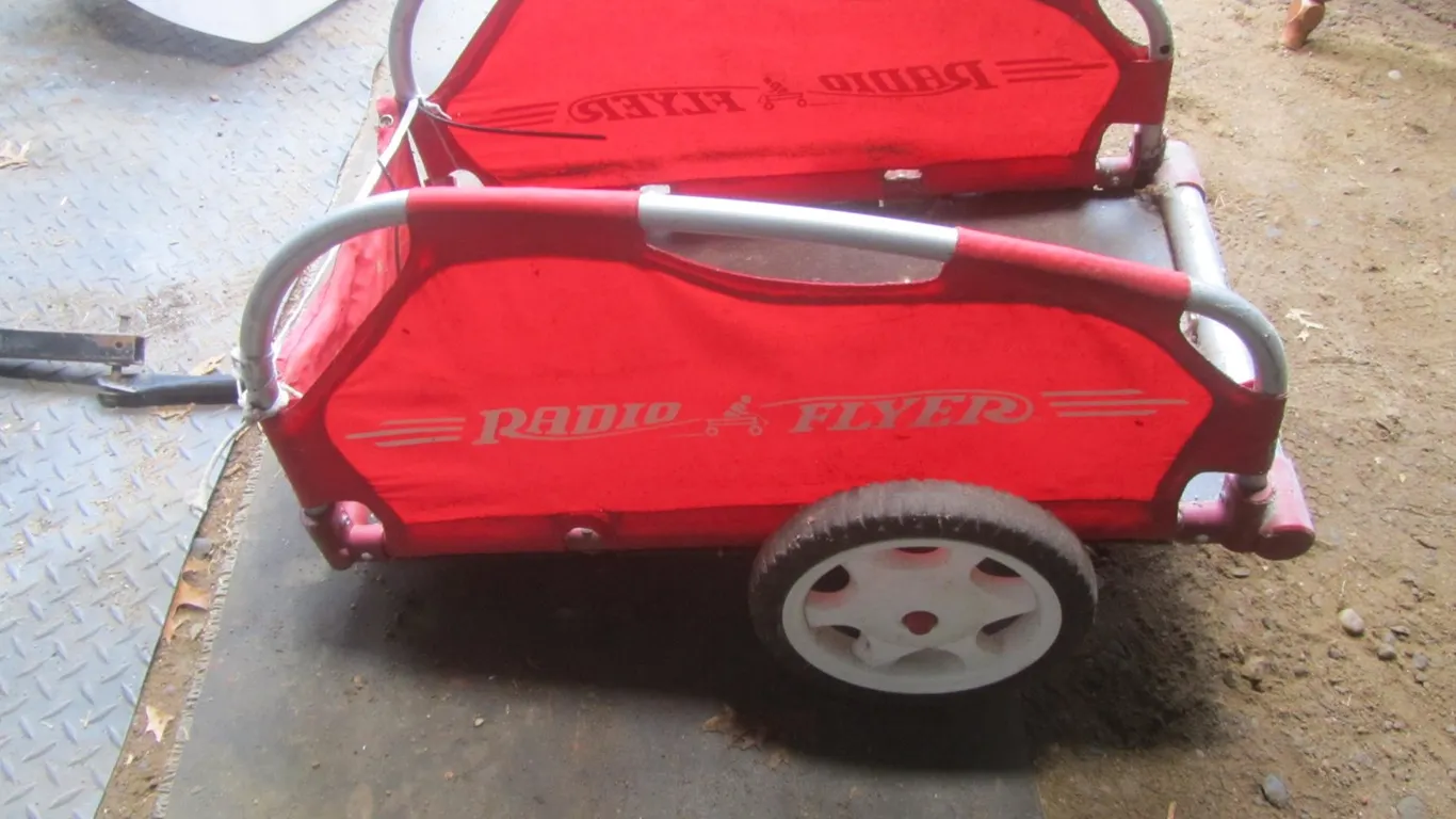 Radio Flyer Collapsible Pull-Behind Wagon
