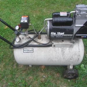 12 Gallon 125 PSI Air Compressor