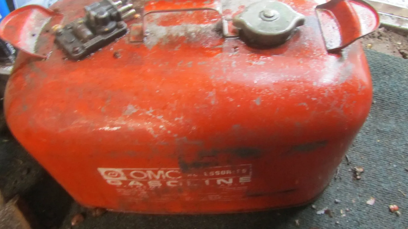 OMC 6 Gallon Marine Gas Tank