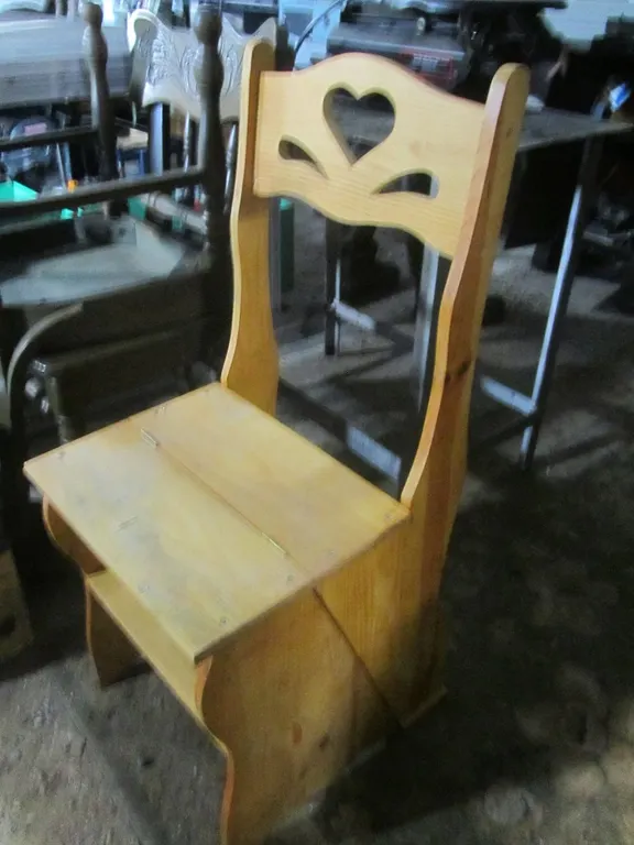 Folding Chair/Shelf
