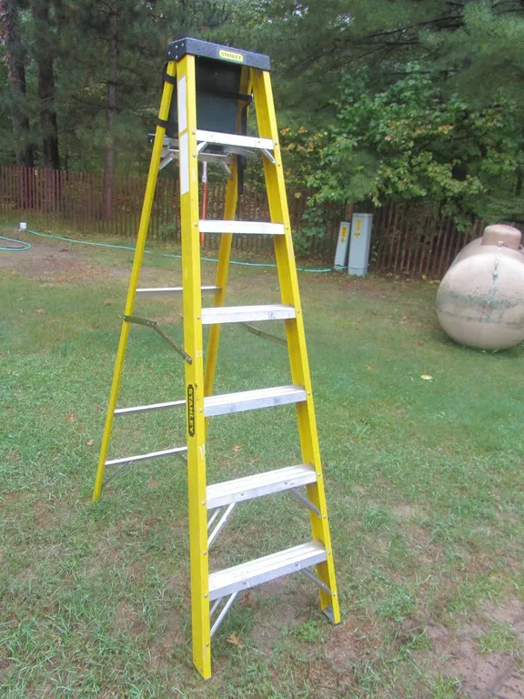 Stanley 7' Fiberglass Ladder