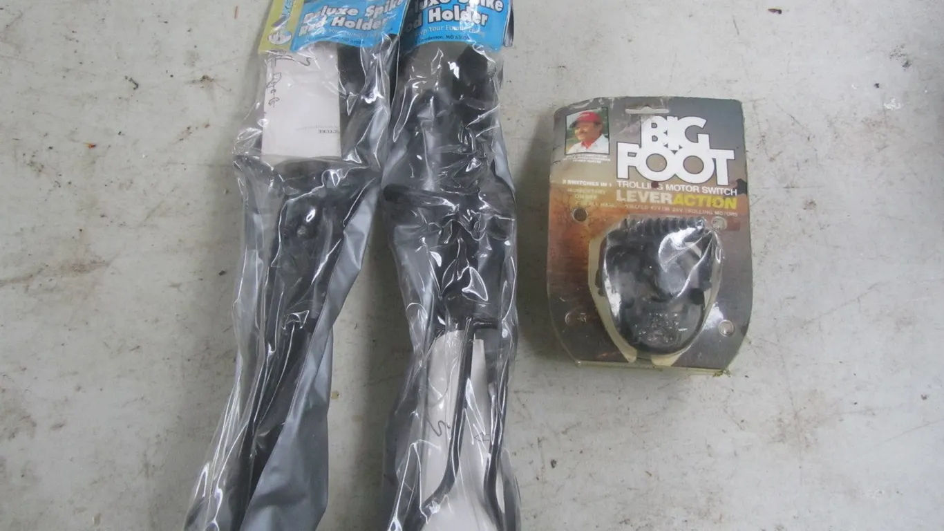 (2) Rod Holders