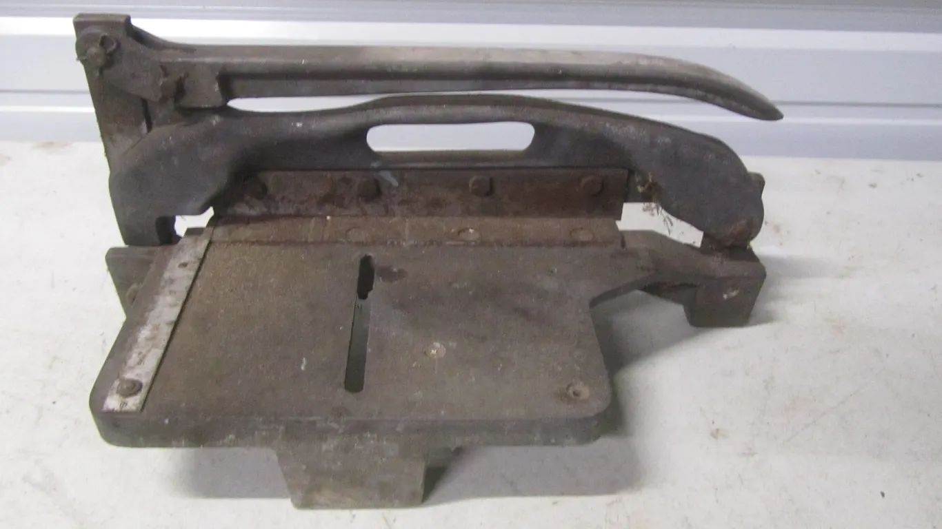 Paper Cutter
