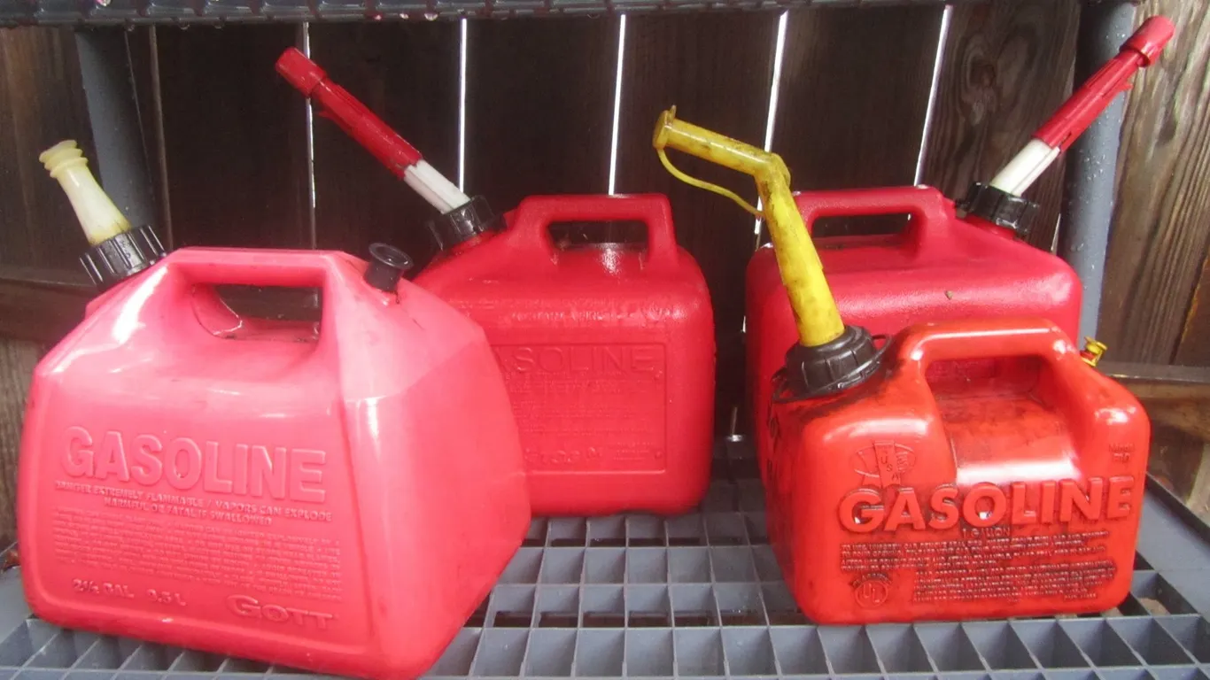 (4) Gas Cans
