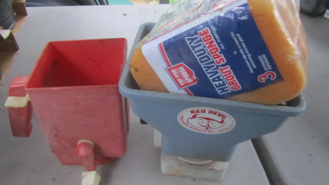 (2) Hand-Held Spreaders
