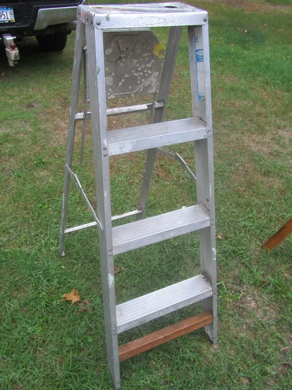 4' Aluminum Step Ladder w/Tray