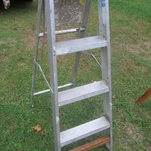 4' Aluminum Step Ladder w/Tray