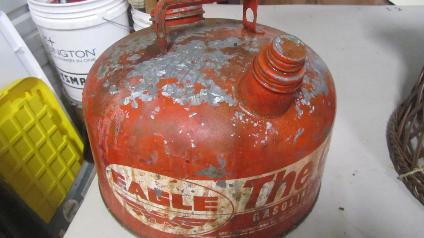 Eagle "The Gasser" 2.5 Gallon Gas Can