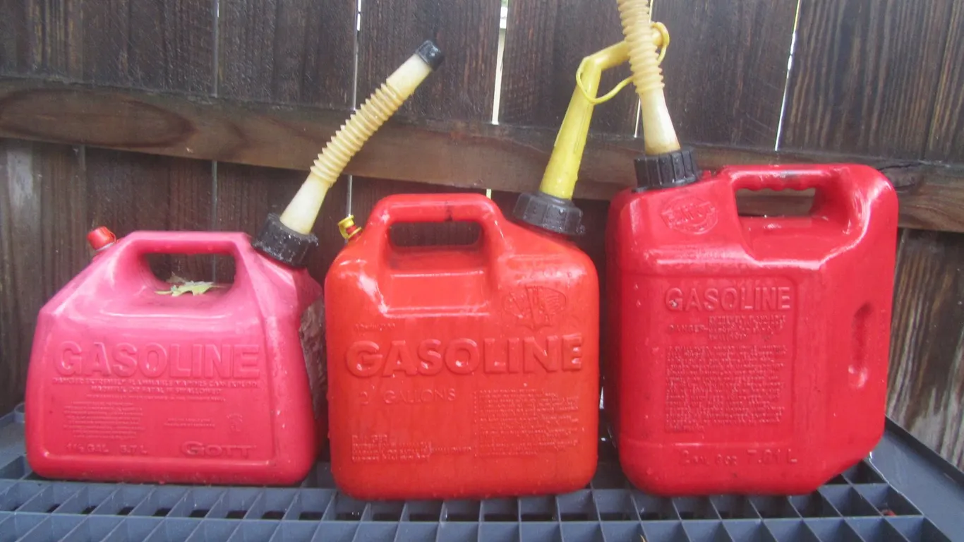 (3) Gas Cans